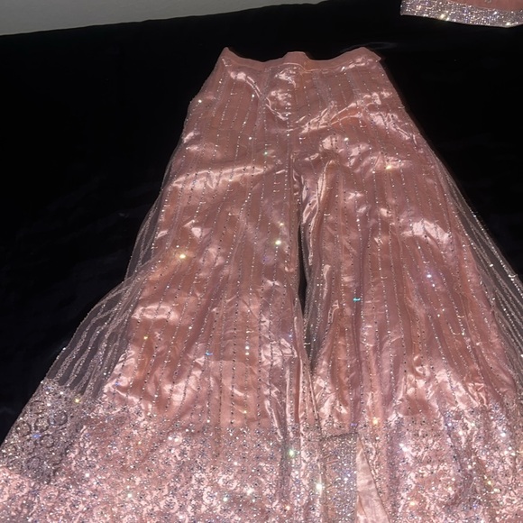 Sparkly light, pink shirt and wide pants - Picture 6 of 7